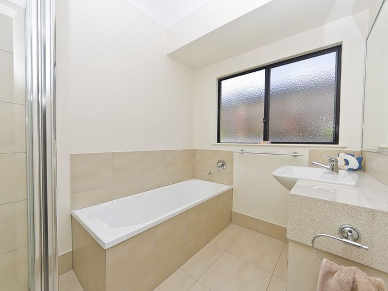 11 Willoughby Close, Redlynch QLD 4870