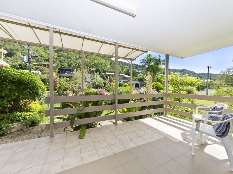 25 Sommerville Crescent, Whitfield QLD 4870