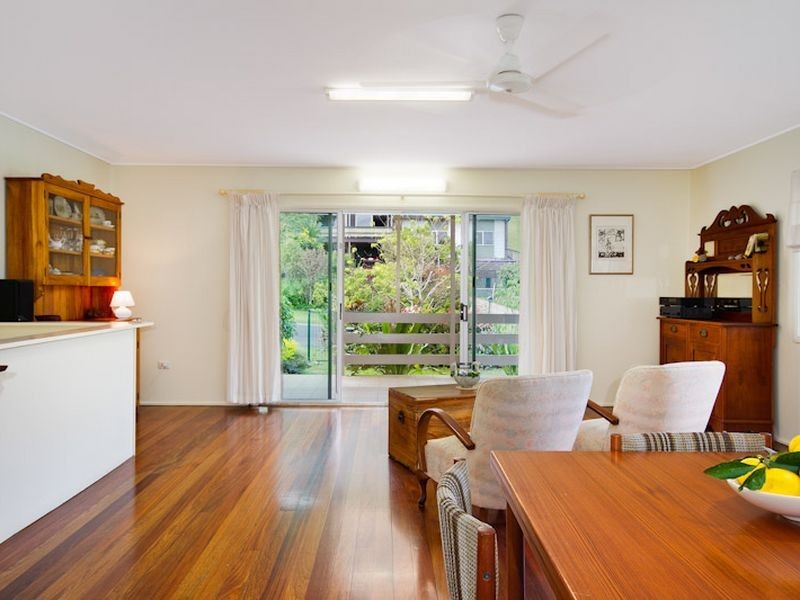 25 Sommerville Crescent, Whitfield QLD 4870