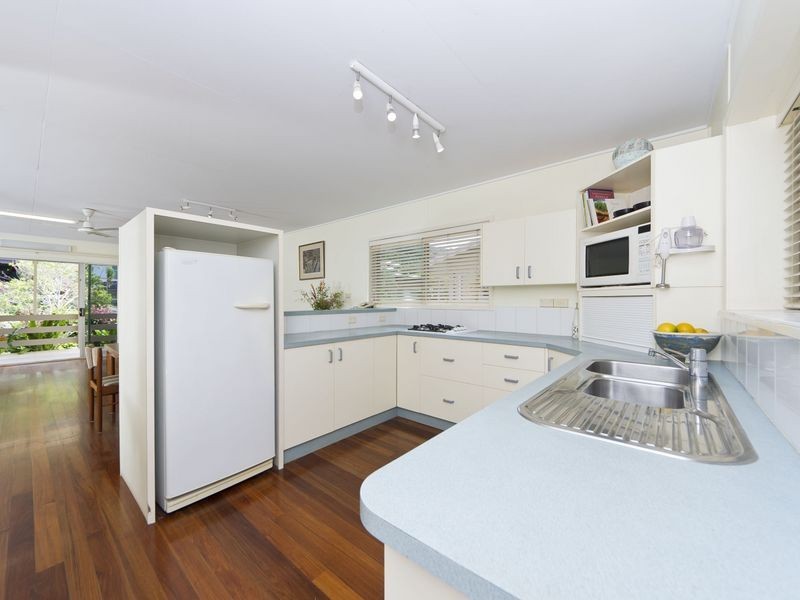 25 Sommerville Crescent, Whitfield QLD 4870