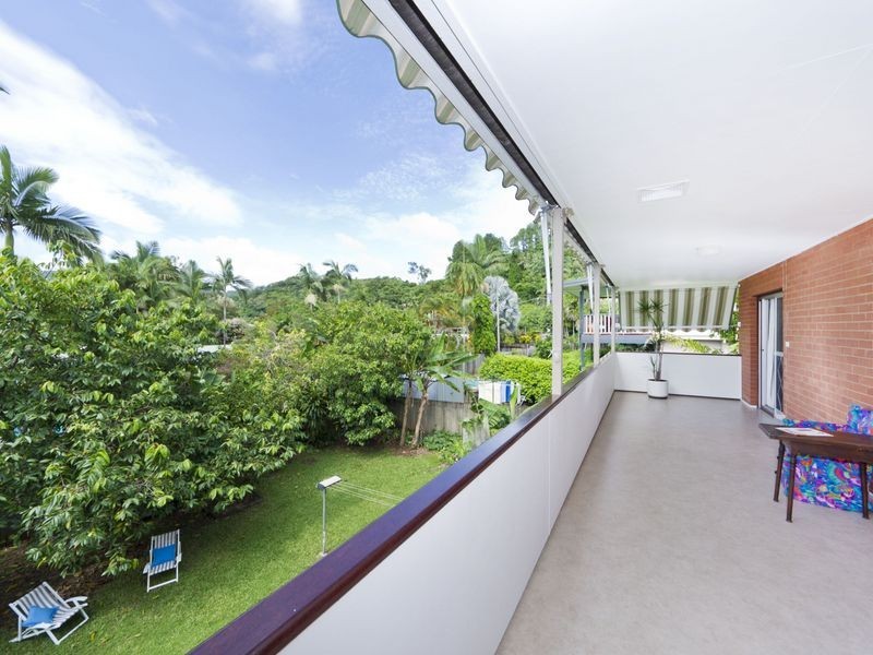 25 Sommerville Crescent, Whitfield QLD 4870