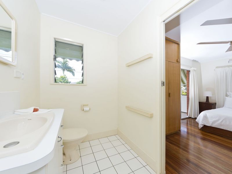 25 Sommerville Crescent, Whitfield QLD 4870