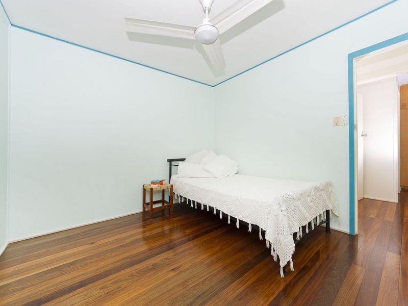 25 Sommerville Crescent, Whitfield QLD 4870