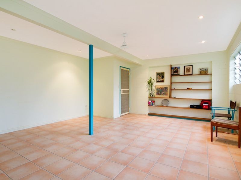 25 Sommerville Crescent, Whitfield QLD 4870