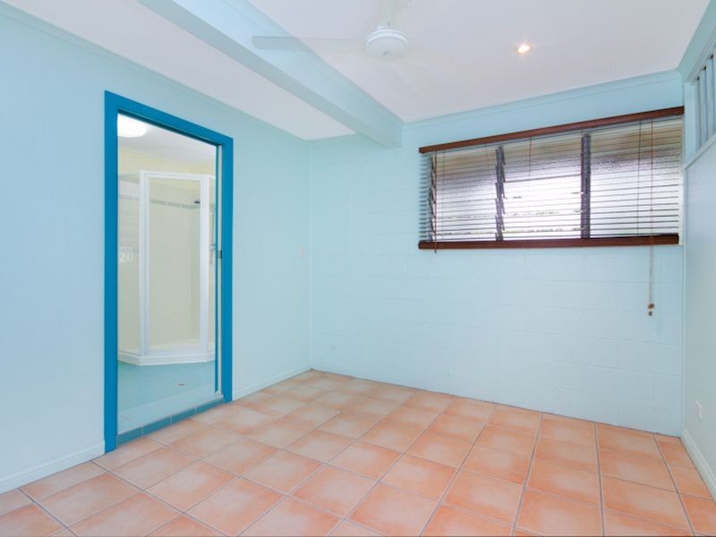 25 Sommerville Crescent, Whitfield QLD 4870