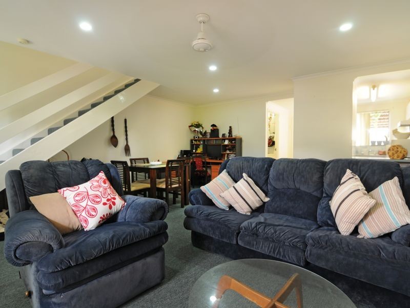 2/11 Maytown Close, Manoora QLD 4870