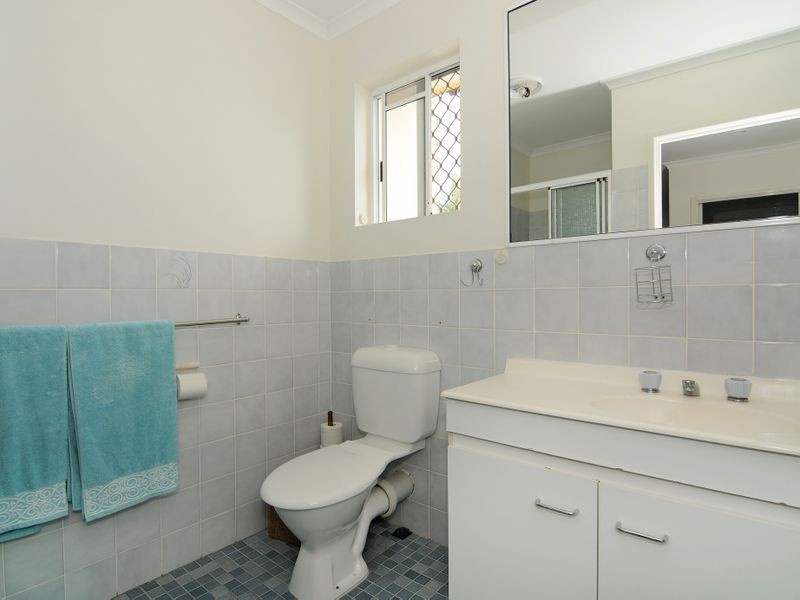 2/11 Maytown Close, Manoora QLD 4870