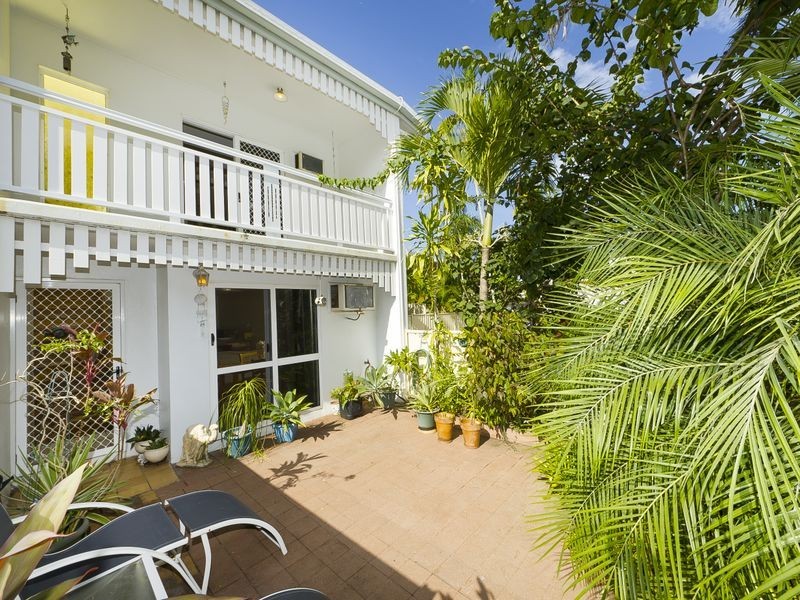 2/6-10 Palm Street, Holloways Beach QLD 4878