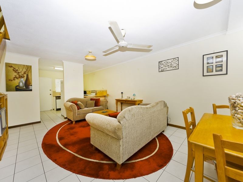 2/6-10 Palm Street, Holloways Beach QLD 4878