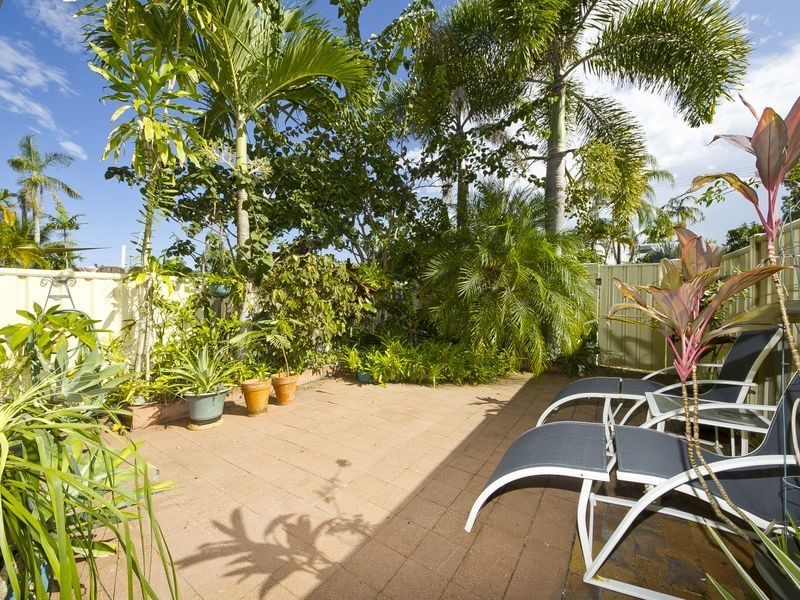 2/6-10 Palm Street, Holloways Beach QLD 4878