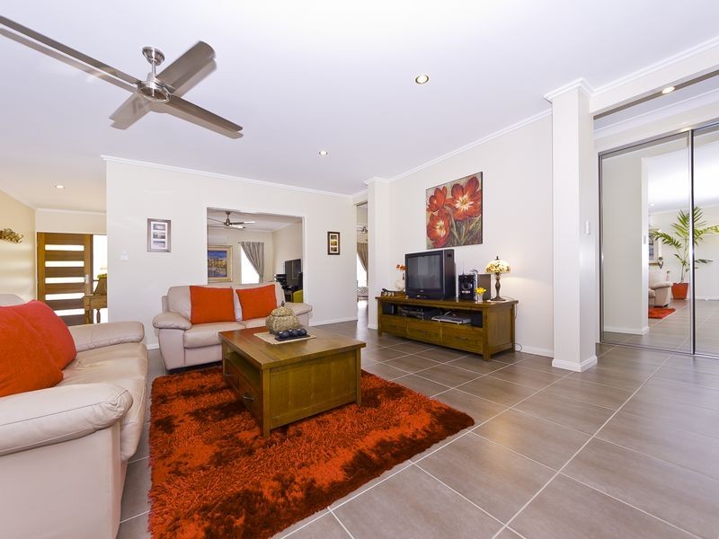 9 Springbrook Avenue, Redlynch QLD 4870