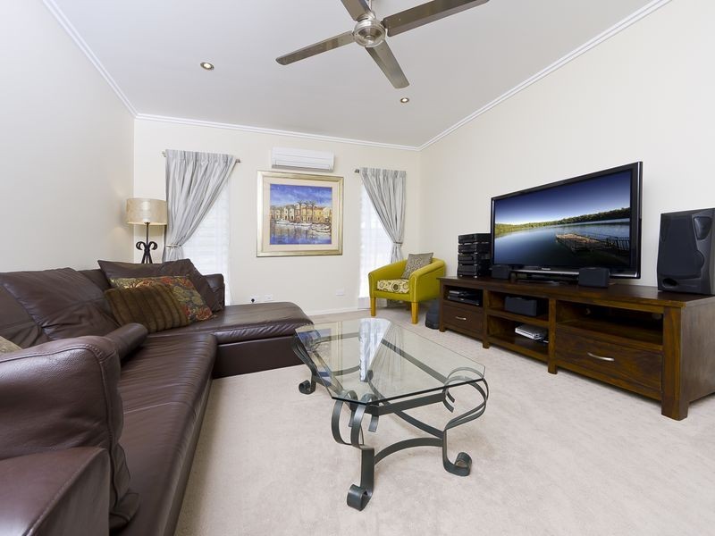 9 Springbrook Avenue, Redlynch QLD 4870