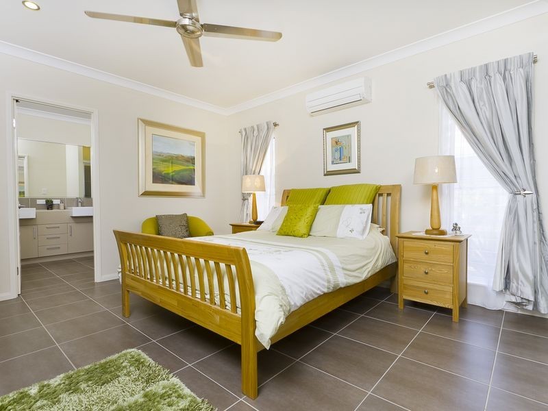 9 Springbrook Avenue, Redlynch QLD 4870