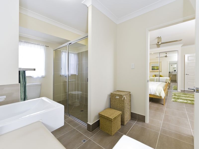 9 Springbrook Avenue, Redlynch QLD 4870