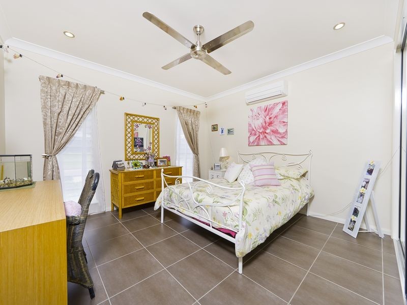 9 Springbrook Avenue, Redlynch QLD 4870