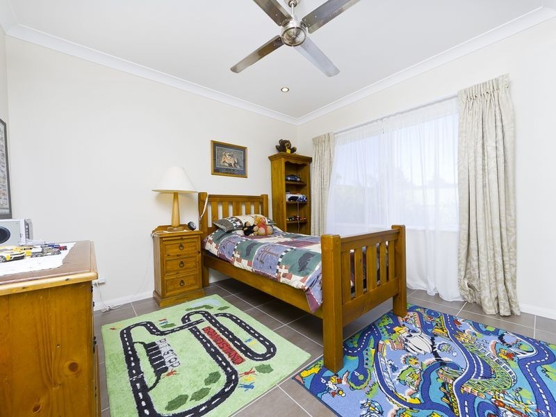 9 Springbrook Avenue, Redlynch QLD 4870