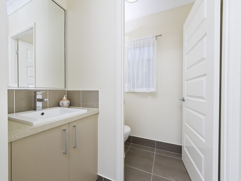 9 Springbrook Avenue, Redlynch QLD 4870