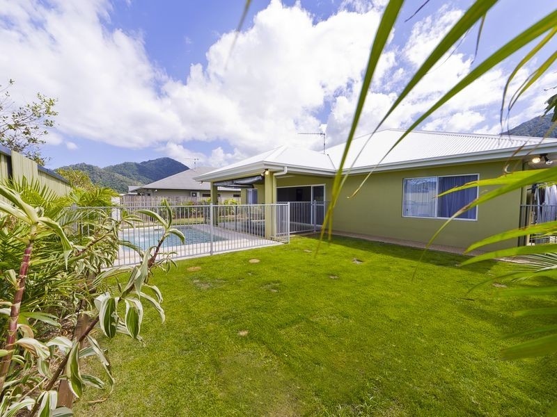 9 Springbrook Avenue, Redlynch QLD 4870