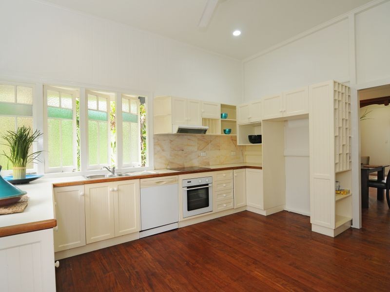 13 Lily Street, Cairns North QLD 4870