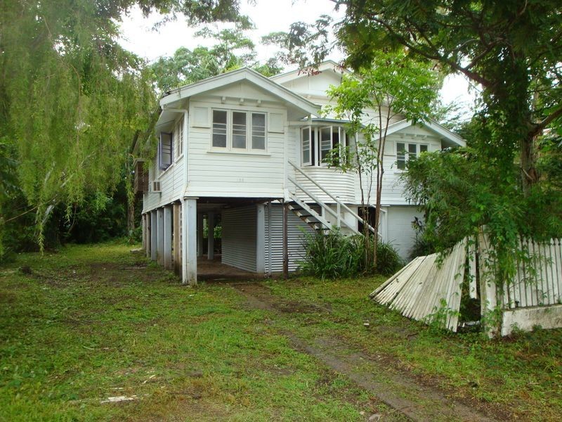 108 Cairns Street, Cairns North QLD 4870