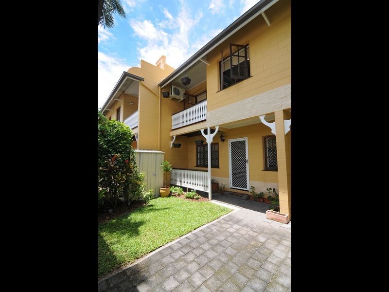 24/404 Mccoombe Street, Mooroobool QLD 4870