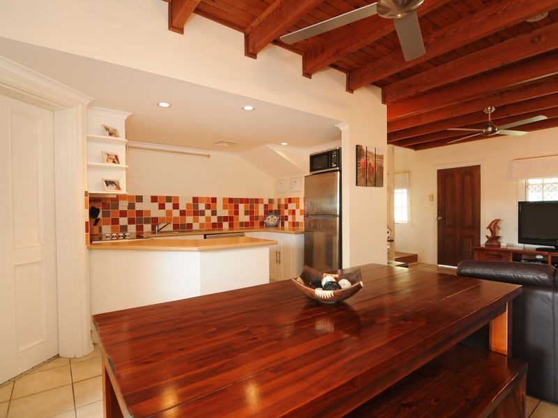 24/404 Mccoombe Street, Mooroobool QLD 4870