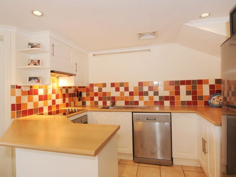 24/404 Mccoombe Street, Mooroobool QLD 4870