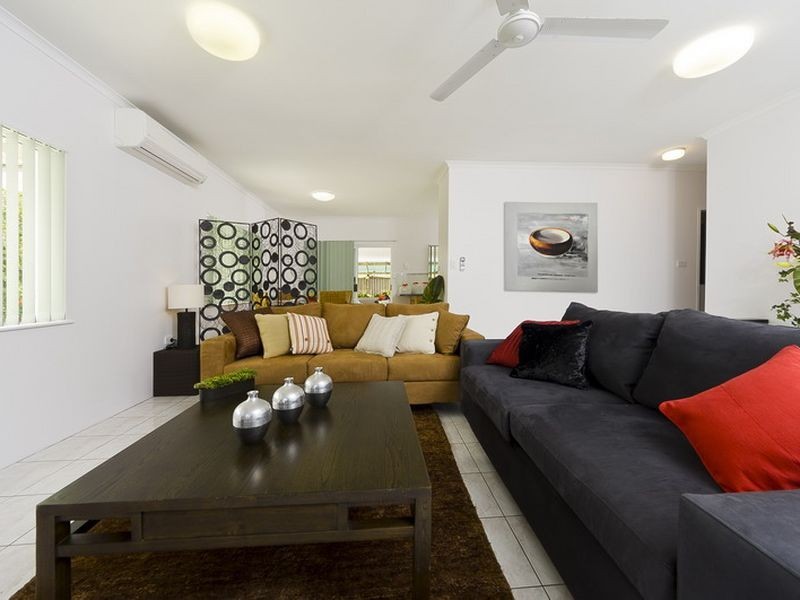 8 Somerset Close, Bentley Park QLD 4869