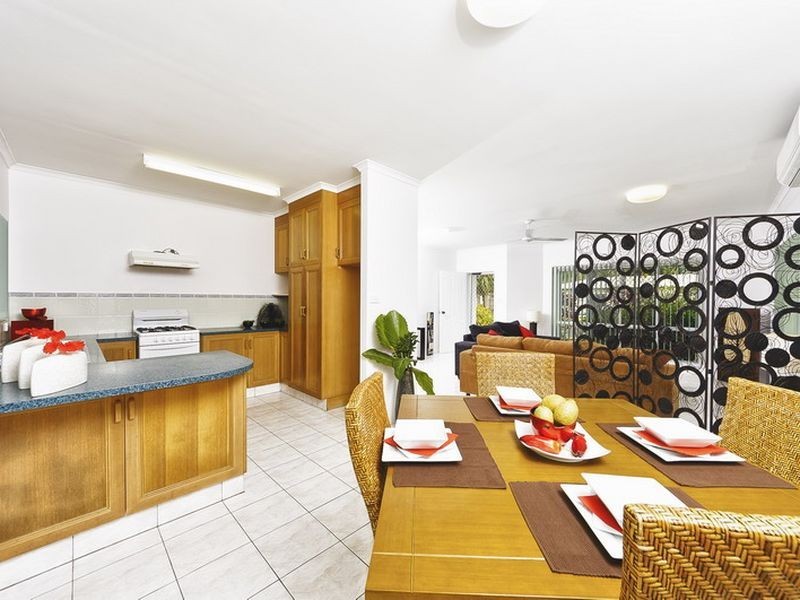 8 Somerset Close, Bentley Park QLD 4869