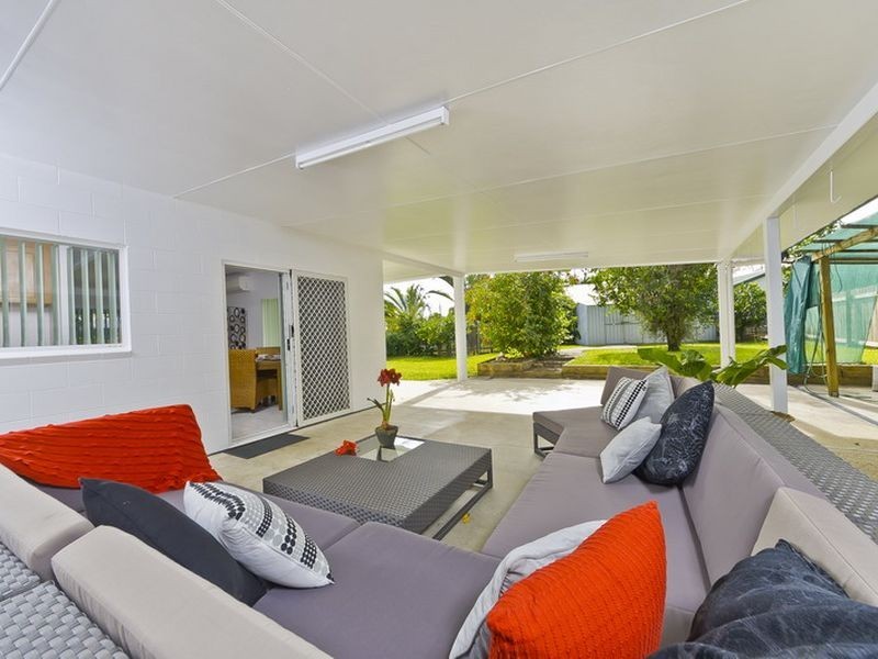 8 Somerset Close, Bentley Park QLD 4869