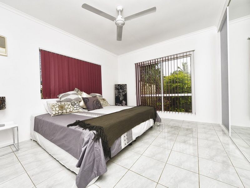 8 Somerset Close, Bentley Park QLD 4869