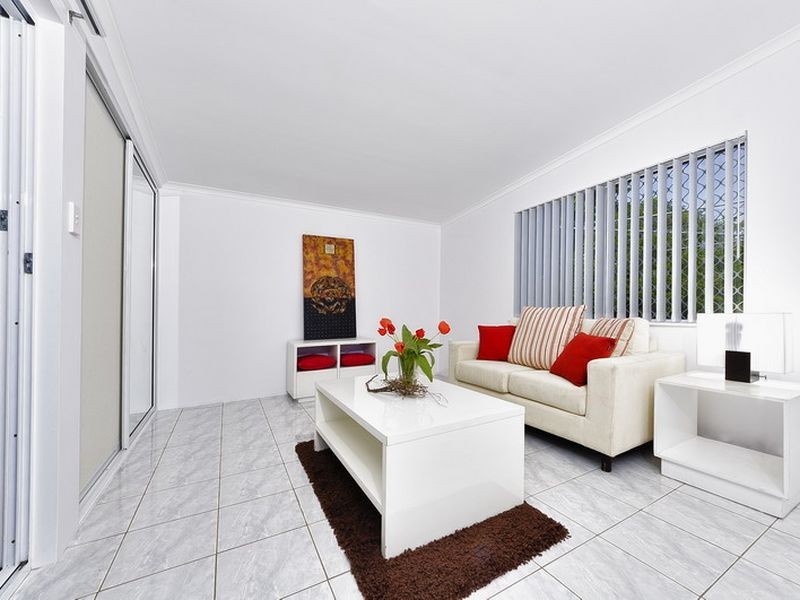 8 Somerset Close, Bentley Park QLD 4869