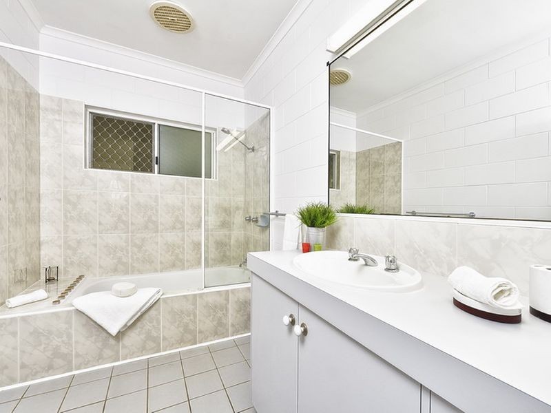 8 Somerset Close, Bentley Park QLD 4869