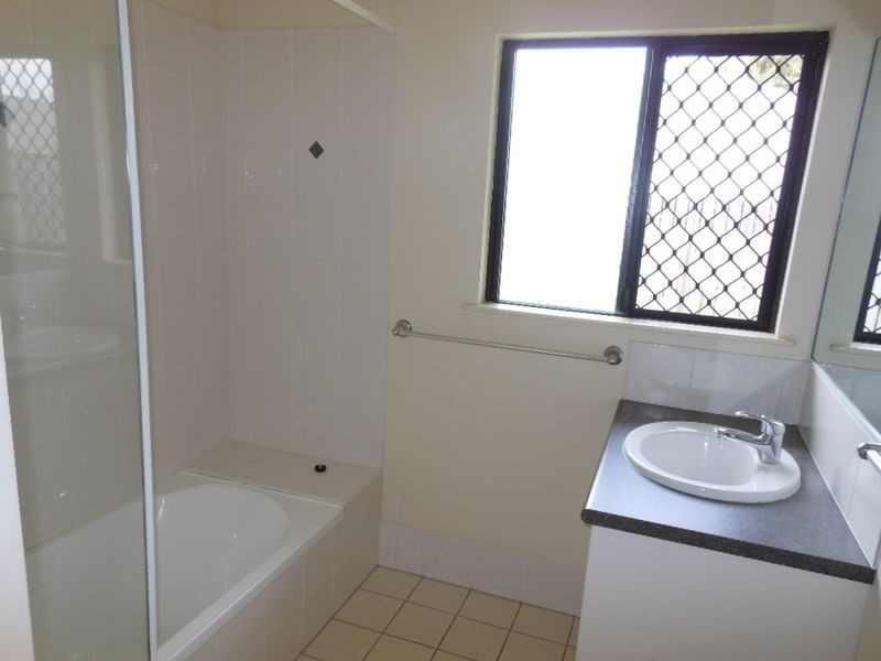 27/190 Irene Street, Mooroobool QLD 4870