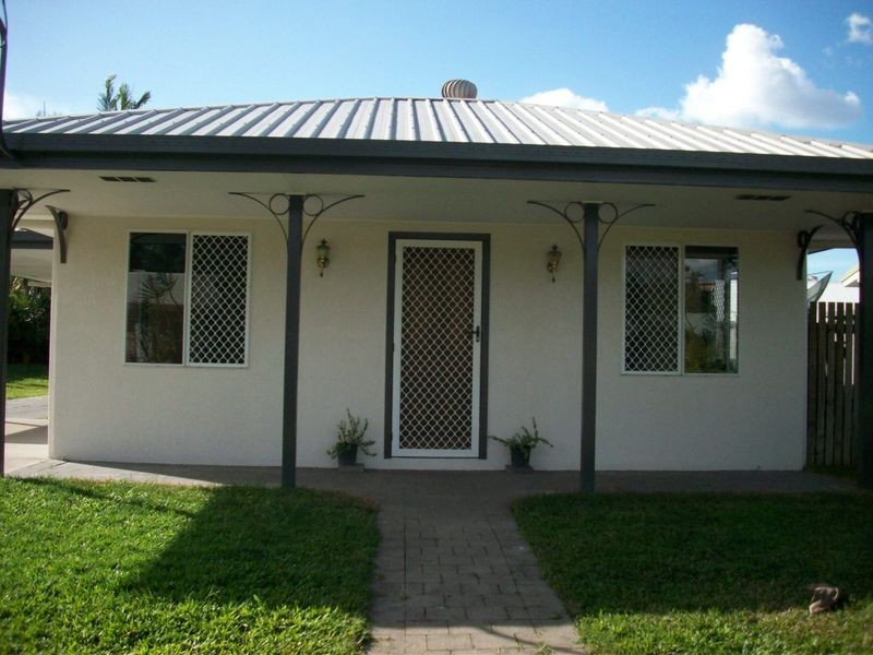 2 Jarrad Close, Mooroobool QLD 4870