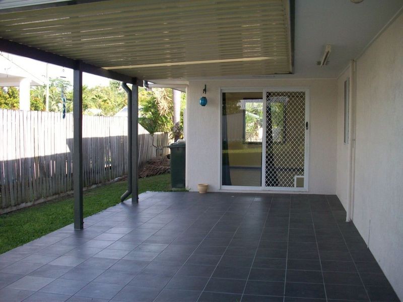 2 Jarrad Close, Mooroobool QLD 4870