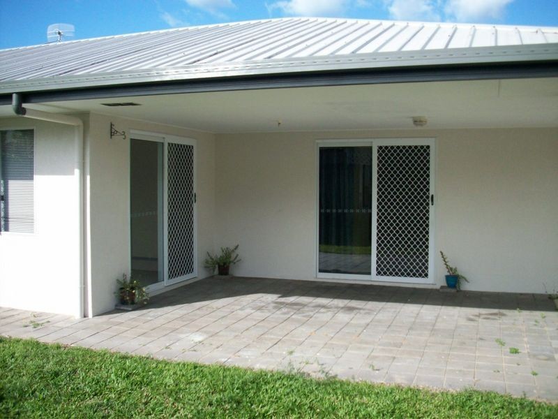 2 Jarrad Close, Mooroobool QLD 4870