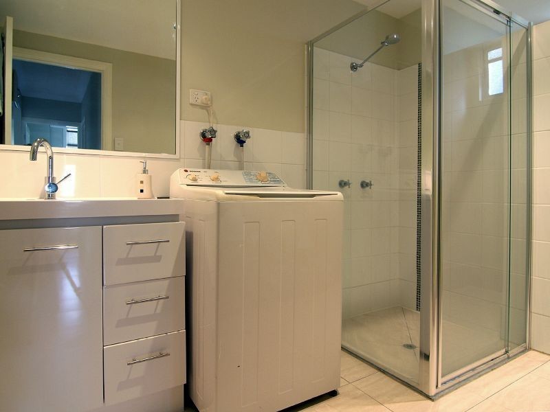 2/281 Lake Street, Cairns North QLD 4870