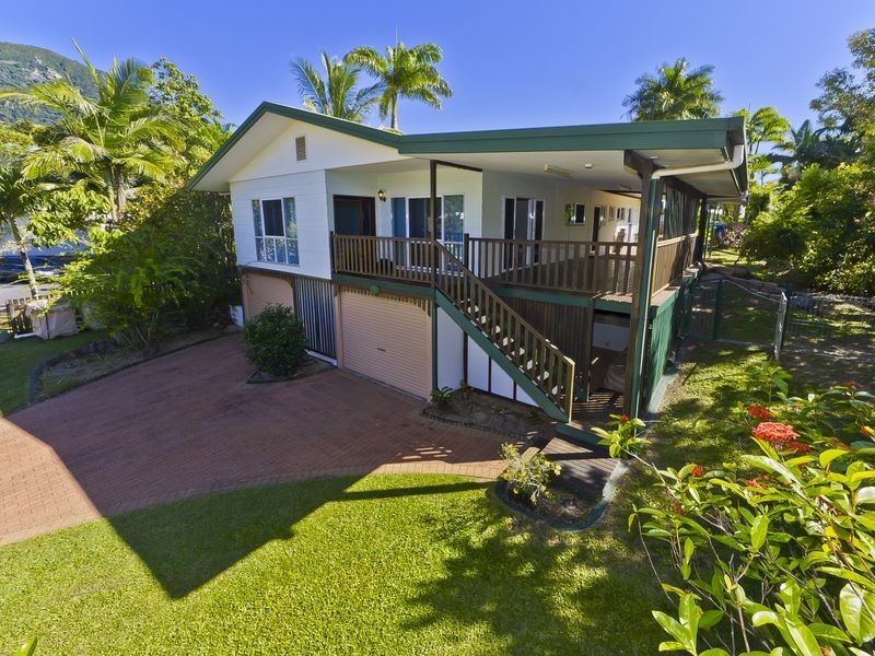 8 Bolwarra Close, Redlynch QLD 4870