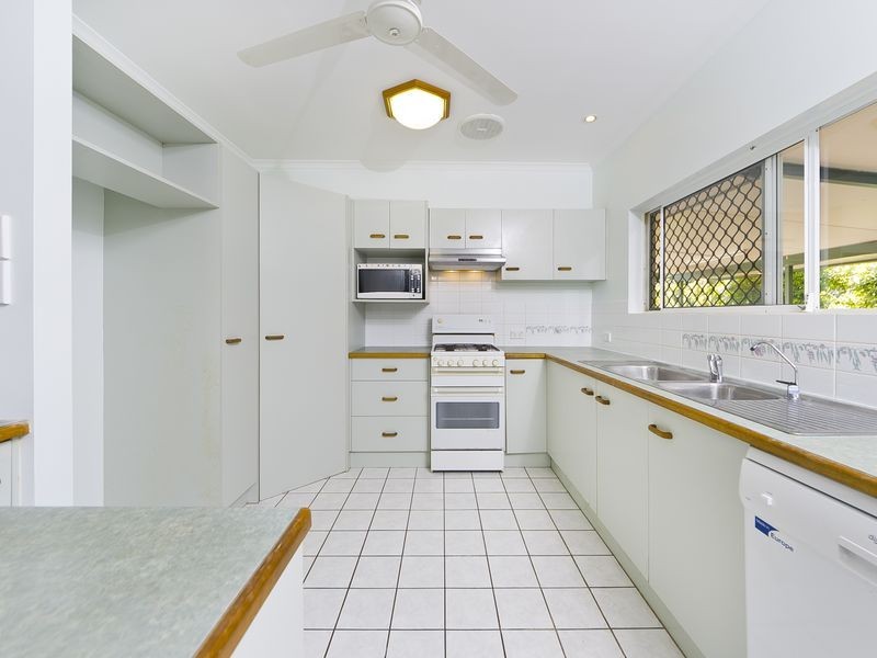 8 Bolwarra Close, Redlynch QLD 4870