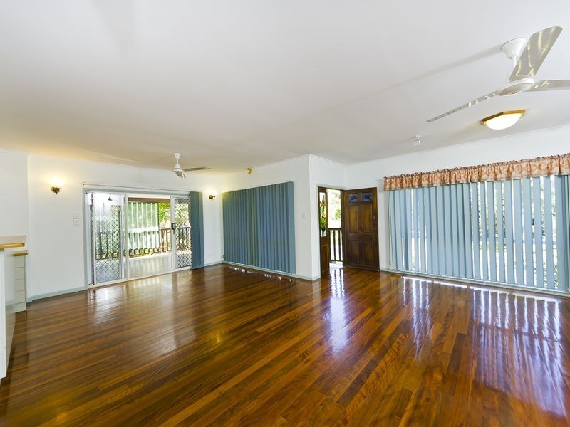 8 Bolwarra Close, Redlynch QLD 4870