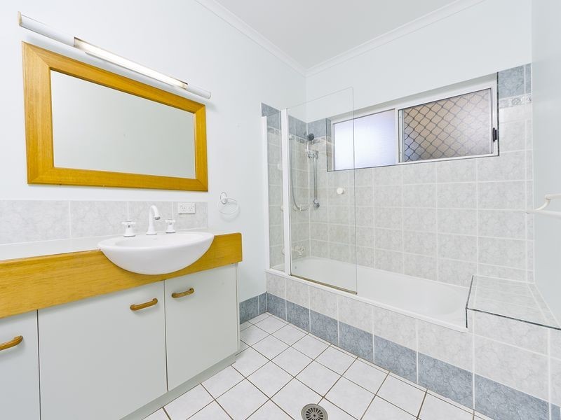 8 Bolwarra Close, Redlynch QLD 4870