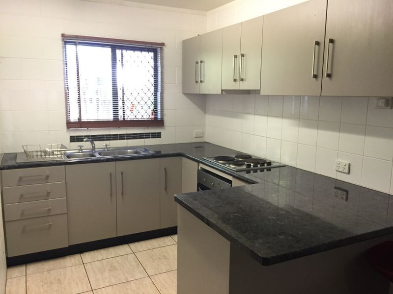 2/235 Mcleod Street, Cairns North QLD 4870