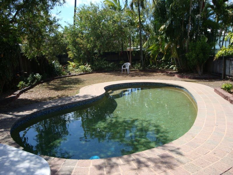 2/235 Mcleod Street, Cairns North QLD 4870