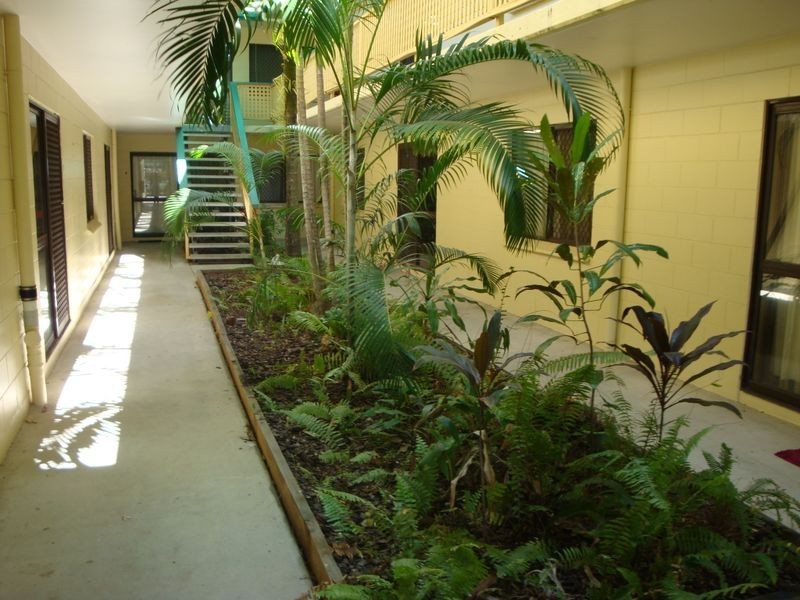 2/235 Mcleod Street, Cairns North QLD 4870