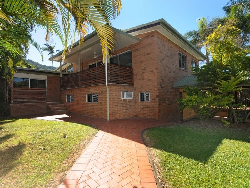 24 Hillview Crescent, Whitfield QLD 4870