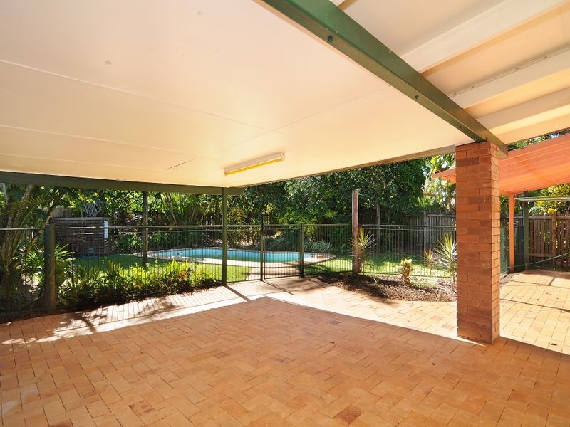 24 Hillview Crescent, Whitfield QLD 4870