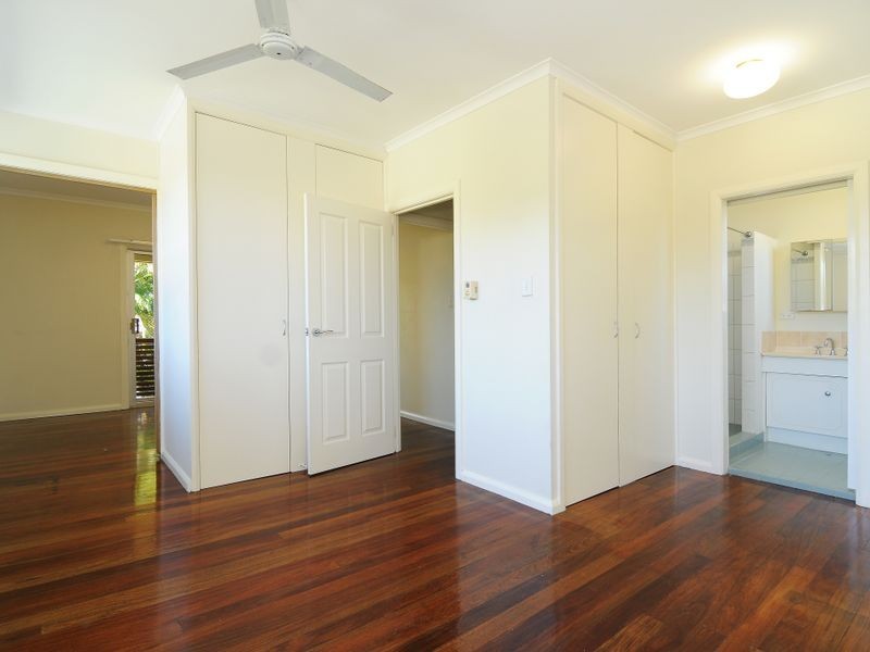 24 Hillview Crescent, Whitfield QLD 4870