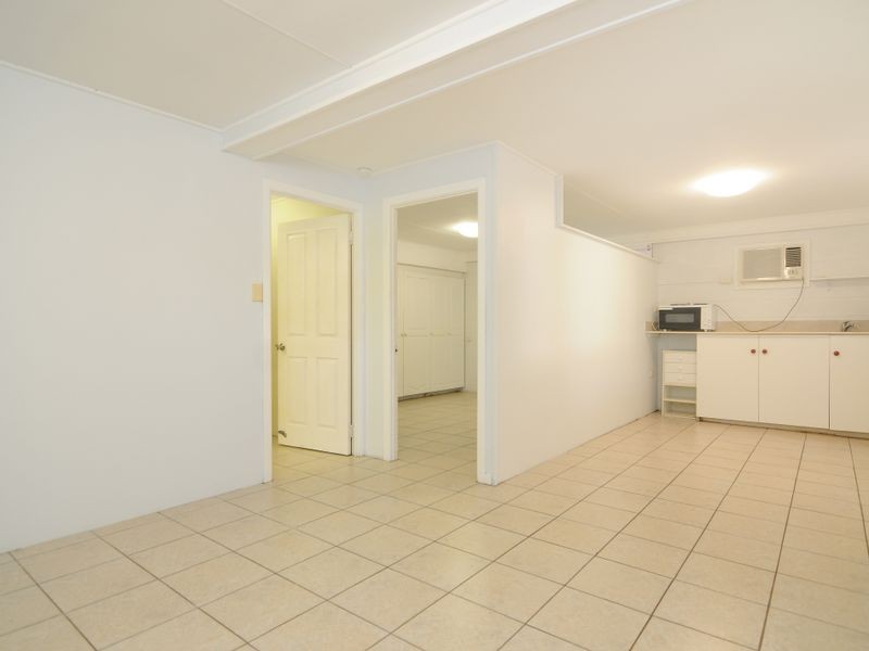 24 Hillview Crescent, Whitfield QLD 4870