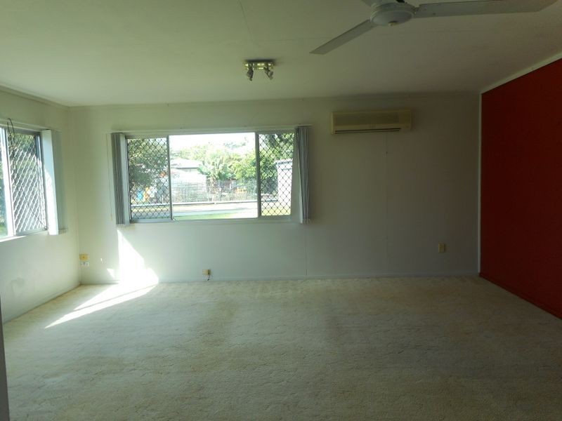 7 Smallwood Street, Mooroobool QLD 4870